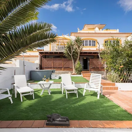 Home2book Charming Casa El Refugio * カレタ・デ・フステ